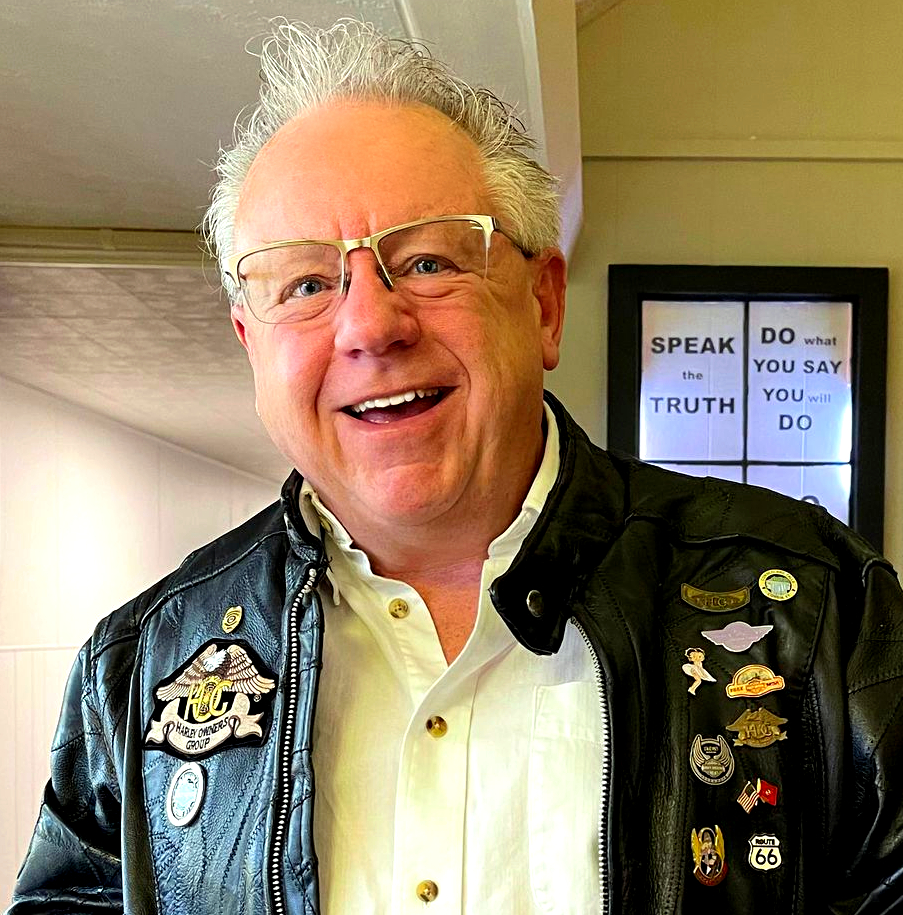 Kris Courtney - International Bestselling Author of Florida Retirement Is Murder | Award-Winning American Artist & Screenwriter